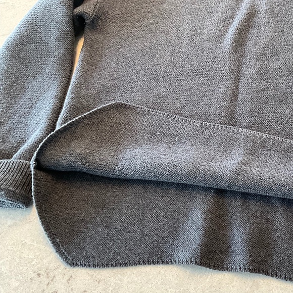 Wilfred Free 100% Merino wool v-neck sweater in thick wool - size M - Picture 4 of 8